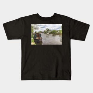 Narrowboat at Henley-on-Thames Kids T-Shirt